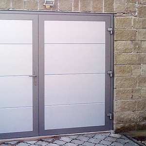 křídlová vrata bílá