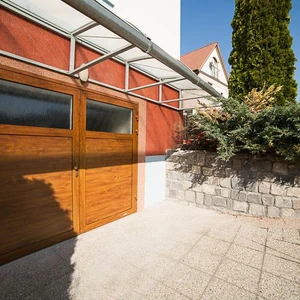 křídlová vrata kružík