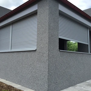 Předokenní rolety24